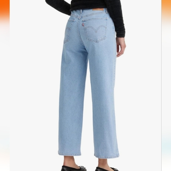 Levis Womens High-Rise Crop Wide Leg Light Wash Jean NWT Size 24 - Picture 2 of 12